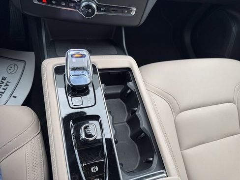Used 2025 Volvo XC90 B5 Plus image 16