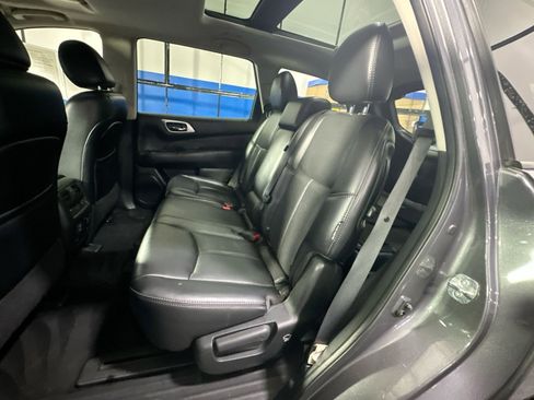 Used 2018 Nissan Pathfinder Platinum image 37