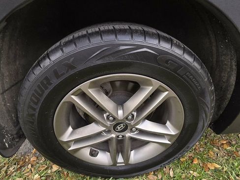 Used 2018 Hyundai Santa Fe Sport image 3