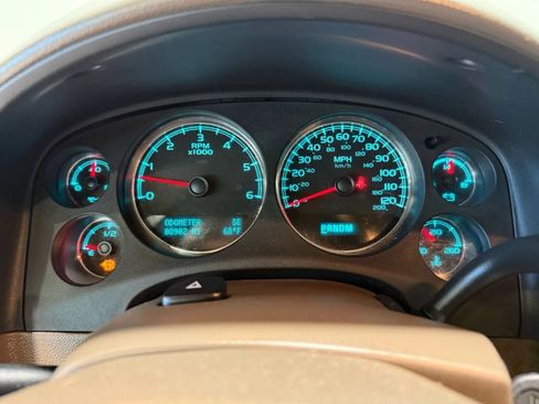 Used 2013 Chevrolet Avalanche LTZ image 19