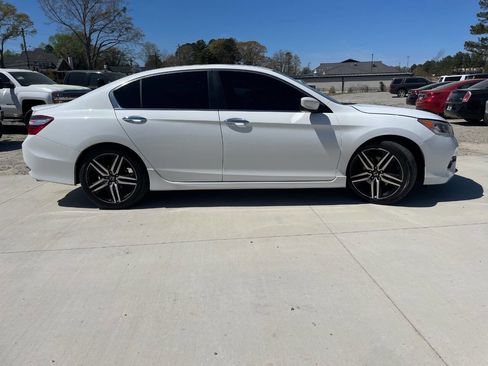 Used 2017 Honda Accord Sport image 6