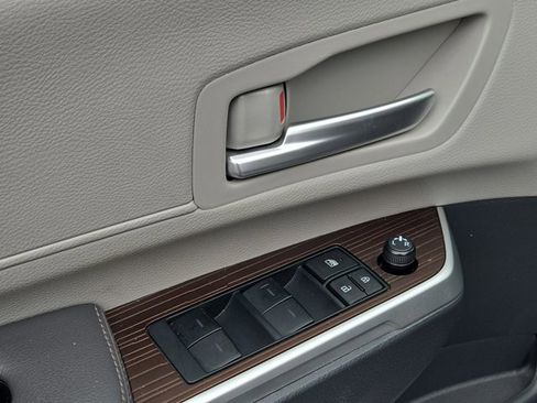 Used 2024 Toyota Sienna XLE image 21