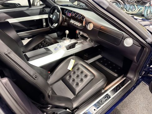 Used 2006 Ford GT RWD image 26