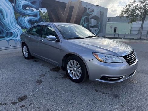 Used 2013 Chrysler 200 Limited image 4