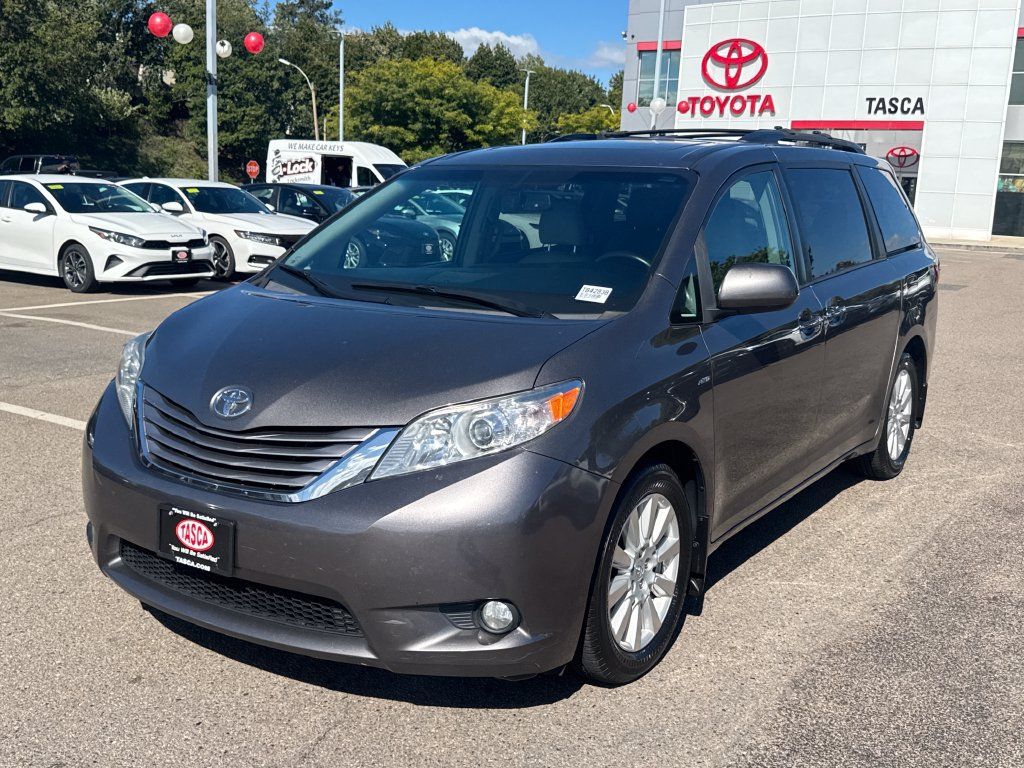 Used 2017 Toyota Sienna XLE Premium w/ Outdoor Package AWD/4WD image 3