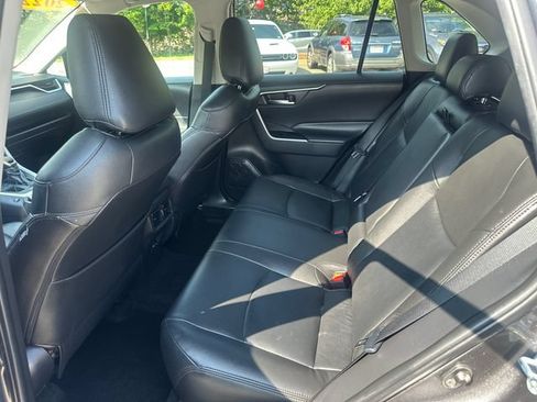Used 2022 Toyota RAV4 XLE AWD/4WD image 18