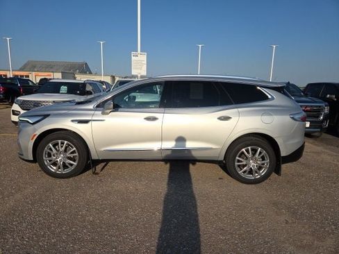 Used 2022 Buick Enclave Essence w/ Experience Buick Package AWD/4WD image 2