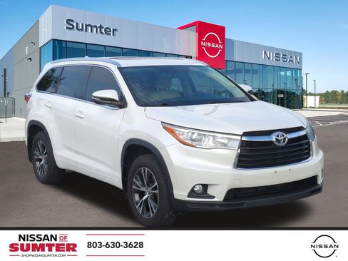 Used 2016 Toyota Highlander XLE AWD/4WD image 1
