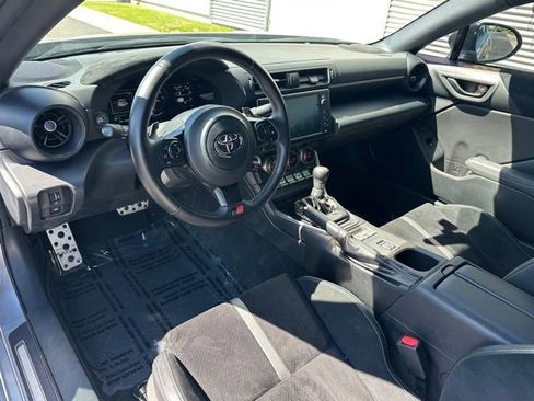 Used 2022 Toyota GR86 Premium w/ ALL Weather Mat Package (TMS) RWD image 31