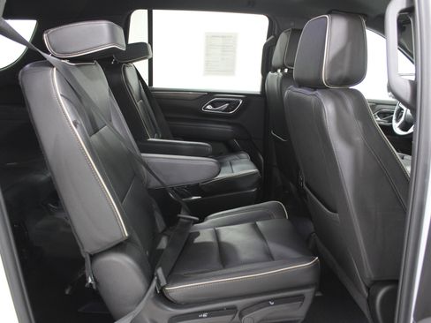 Used 2023 Chevrolet Suburban Premier image 25