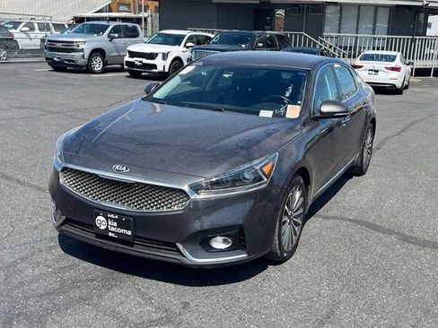 Used 2017 Kia Cadenza Premium FWD image 3
