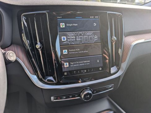 Used 2025 Volvo V60 B5 Cross Country Plus image 20