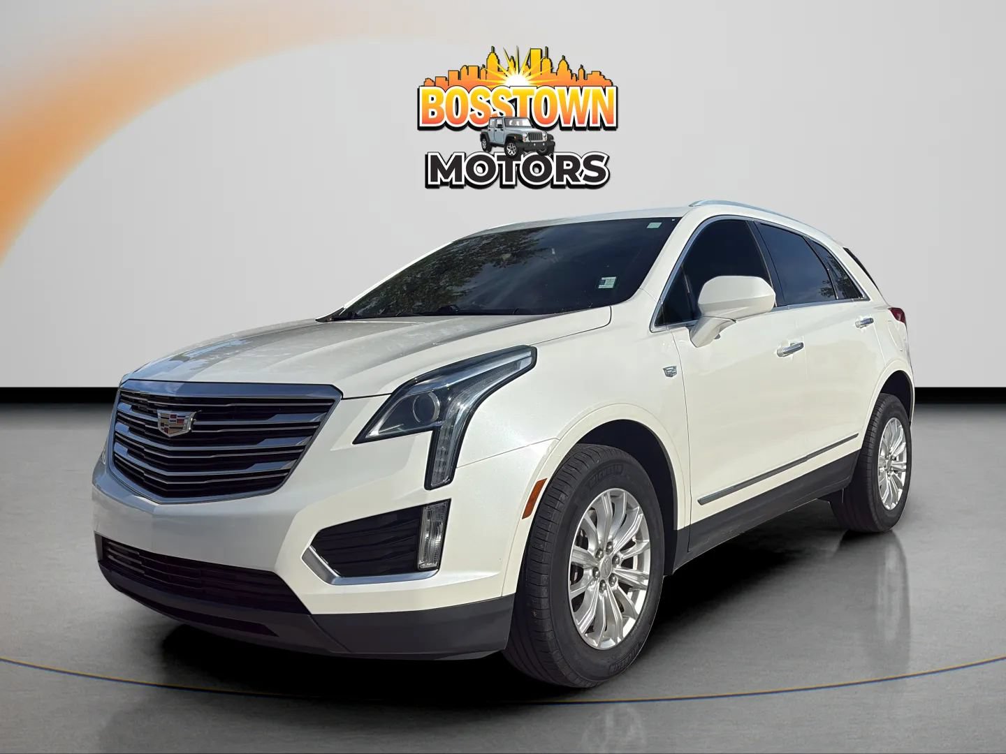 Used 2018 Cadillac XT5 FWD image 1