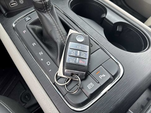 Used 2016 Kia Sedona LX w/ LX Essentials Premium Package FWD image 37