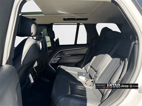 Used 2024 Land Rover Range Rover SE image 13