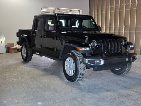 Used 2022 Jeep Gladiator Sport AWD/4WD image 3