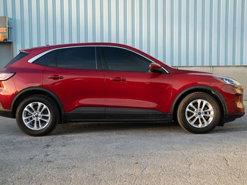 Used 2020 Ford Escape SE image 10