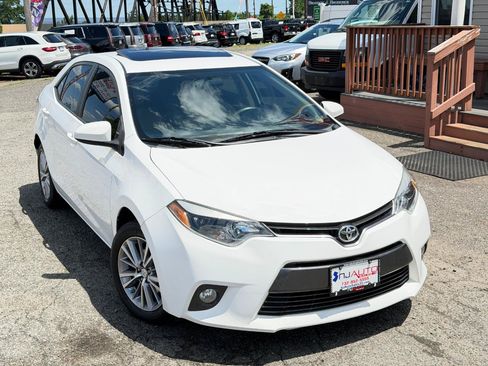 Used 2015 Toyota Corolla LE FWD image 2