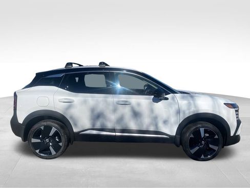 New 2026 Nissan Kicks SR FWD image 8
