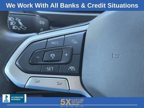 Used 2024 Volkswagen Tiguan SE image 23