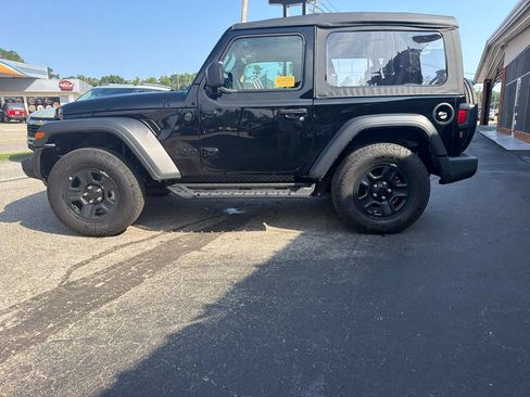 Used 2025 Jeep Wrangler Sport AWD/4WD image 1