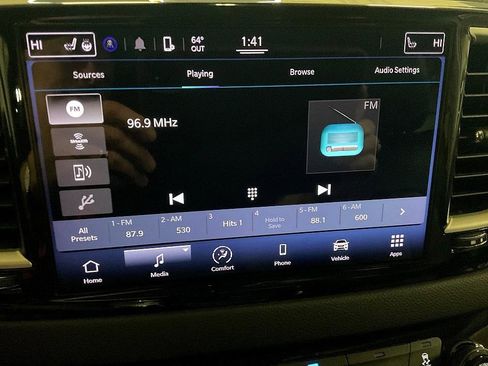 Used 2022 Chrysler Pacifica Touring-L image 19