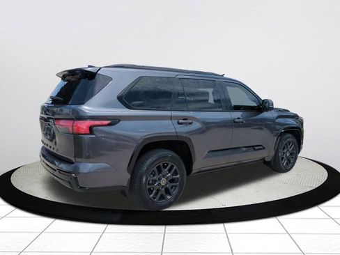 Used 2024 Toyota Sequoia Platinum AWD/4WD image 3