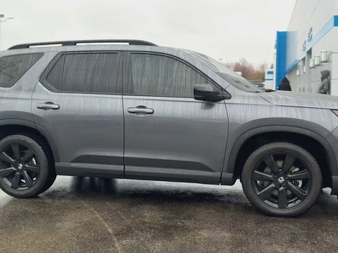 Used 2025 Honda Pilot Black Edition image 9