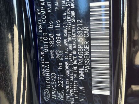 Used 2023 Hyundai Elantra Limited image 18