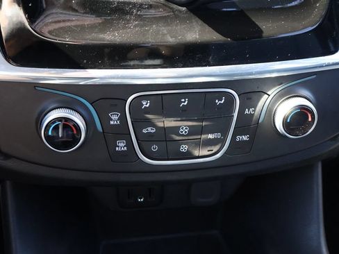 Used 2018 Chevrolet Traverse LT FWD image 22