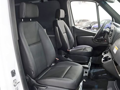 Used 2025 Mercedes-Benz Sprinter 2500 image 21