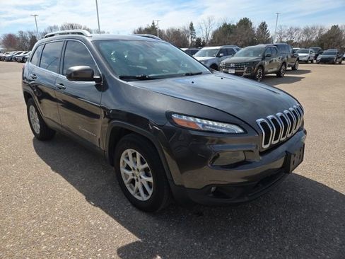 Used 2017 Jeep Cherokee Latitude image 6
