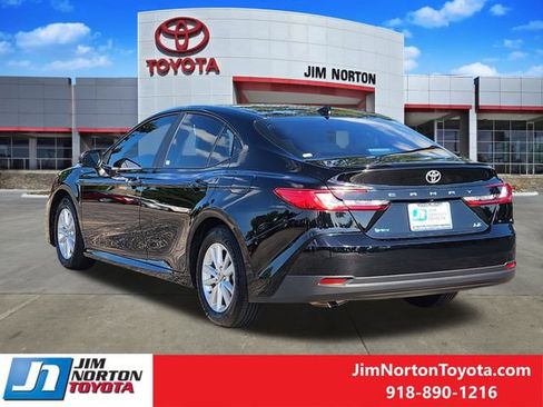Used 2025 Toyota Camry LE w/ Convenience Package FWD image 8