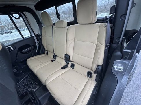 Used 2020 Jeep Gladiator Sport w/ Quick Order Package 24S image 11