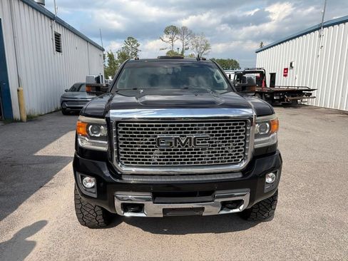 Used 2016 GMC Sierra 2500 Denali w/ Duramax Plus Package AWD/4WD image 3