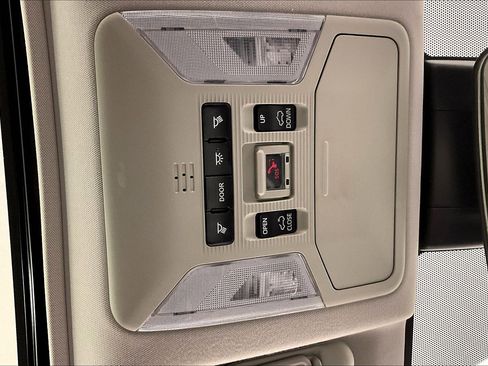 Used 2020 Toyota RAV4 XLE w/ Convenience Package FWD image 36