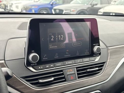 Used 2025 Nissan Altima 2.5 SV image 19