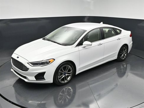 Used 2020 Ford Fusion SEL FWD image 19