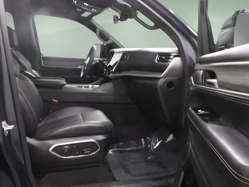 Certified 2024 Jeep Wagoneer Series II AWD/4WD image 12