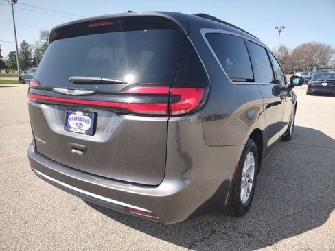 Used 2022 Chrysler Pacifica Touring-L FWD image 5