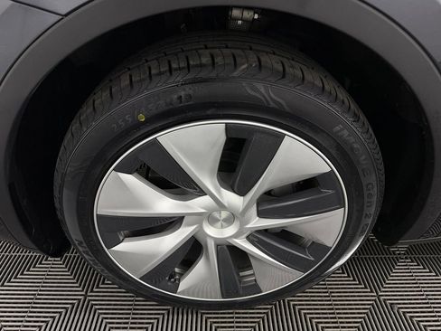 Used 2024 Tesla Model Y Long Range AWD/4WD image 10