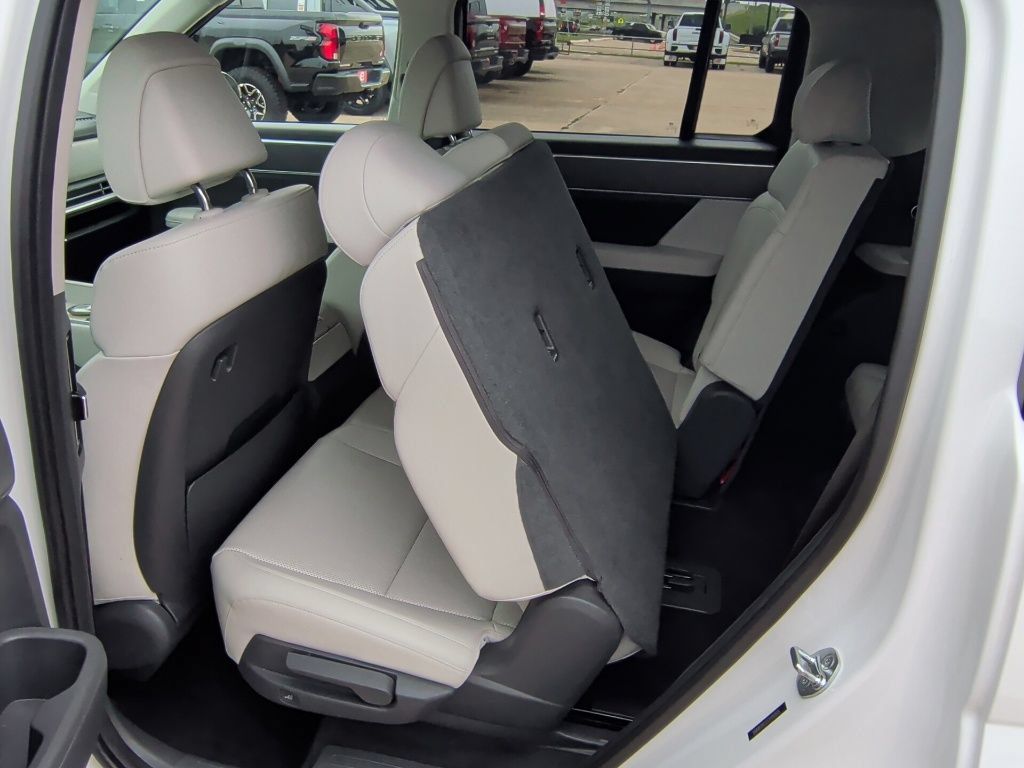 Used 2026 Hyundai Santa Fe SEL FWD image 31