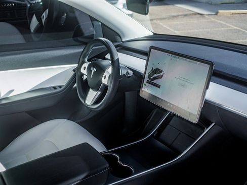 Used 2020 Tesla Model Y Long Range image 35