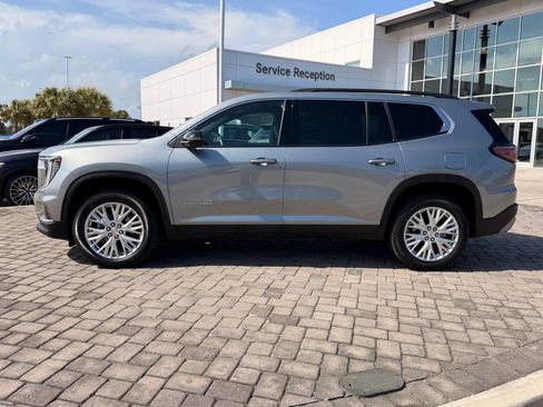 Used 2024 GMC Acadia Elevation w/ Luxury Package FWD image 11