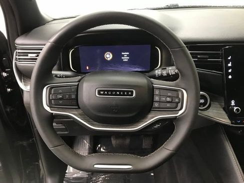 Used 2024 Jeep Wagoneer L Series II w/ Flexible Seating Group image 11