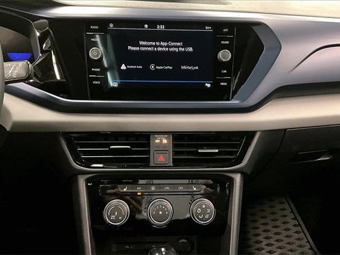 Used 2023 Volkswagen Taos SE w/ Panoramic Sunroof Package image 28