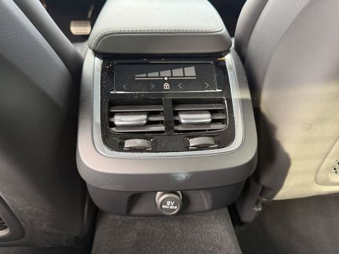 Used 2020 Volvo S60 T5 R-Design image 14