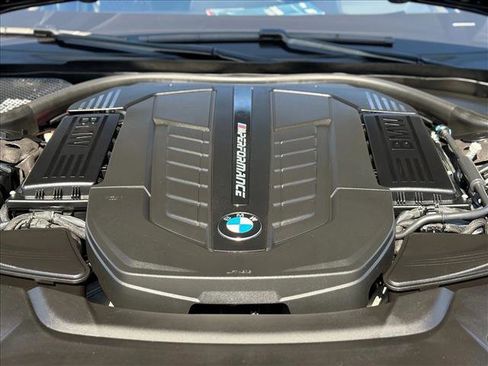 Used 2022 BMW M760i xDrive w/ Luxury Rear Seating Package image 27