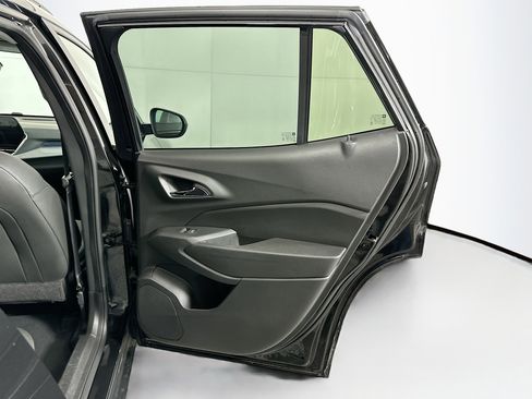 Used 2025 Chevrolet Trax LT image 28