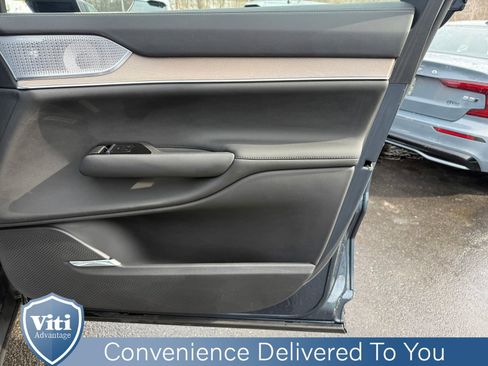 Certified 2025 Volvo EX90 Ultra image 28